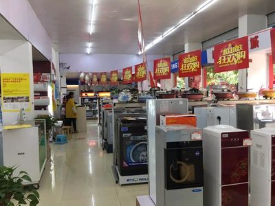 大批恭城人涌向24米街搶購家電，是沖動消費還是明智之選？